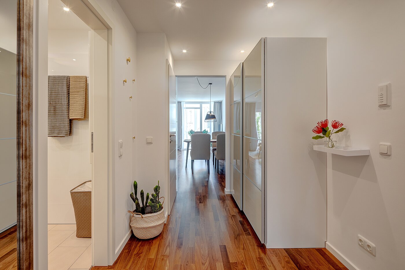 多层公寓 与 2 房间 | München-Schwabing | 70434 | Flur mit "verstecktem"...