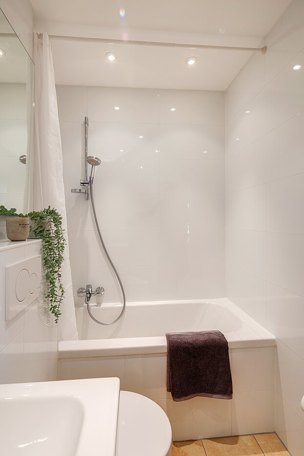 多层公寓 与 2 房间 | München-Thalkirchen | 2204ML5 | ...mit Badewanne