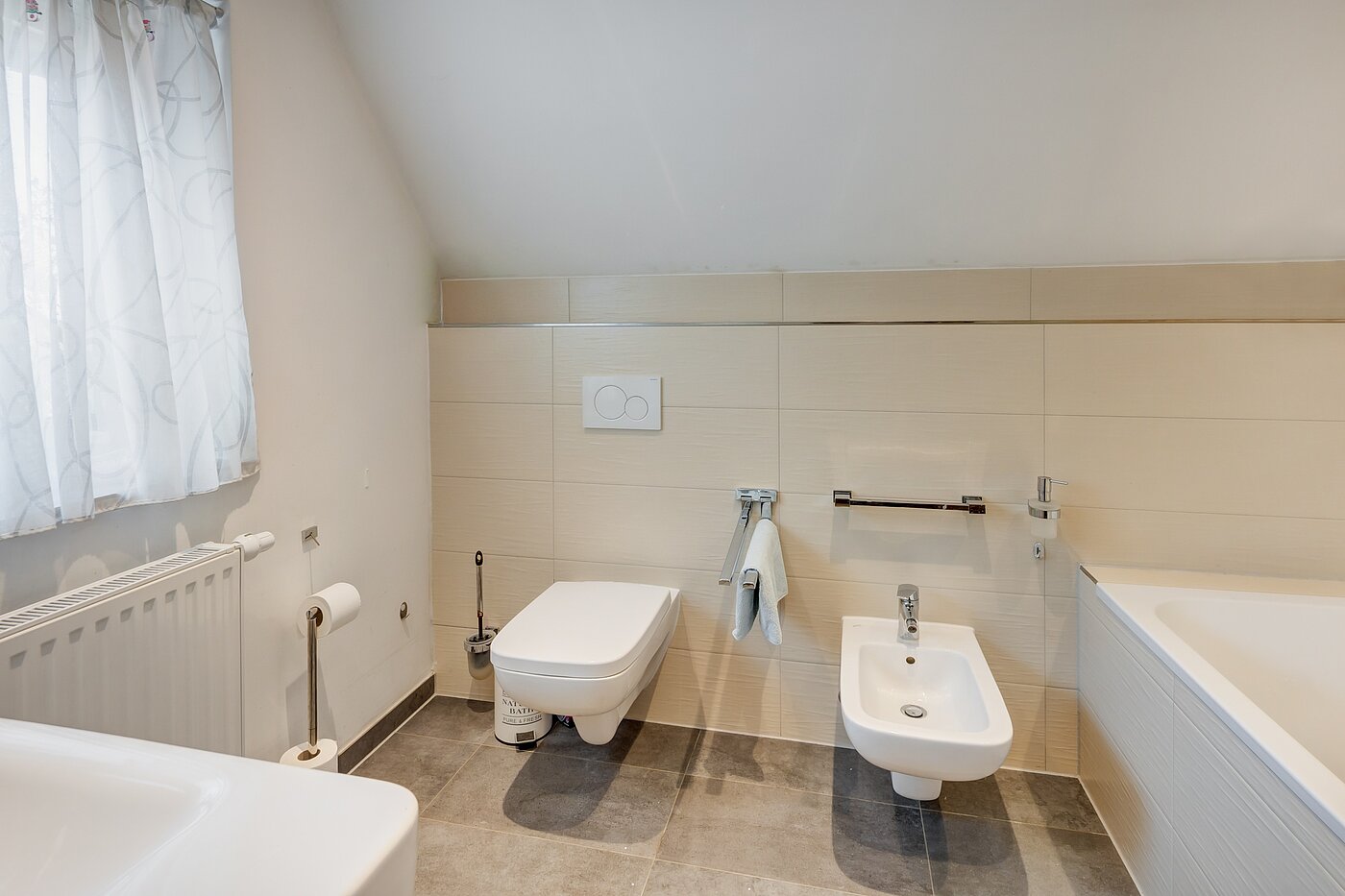 独栋住宅 与 8 房间 | 70229 | ...und Bidet