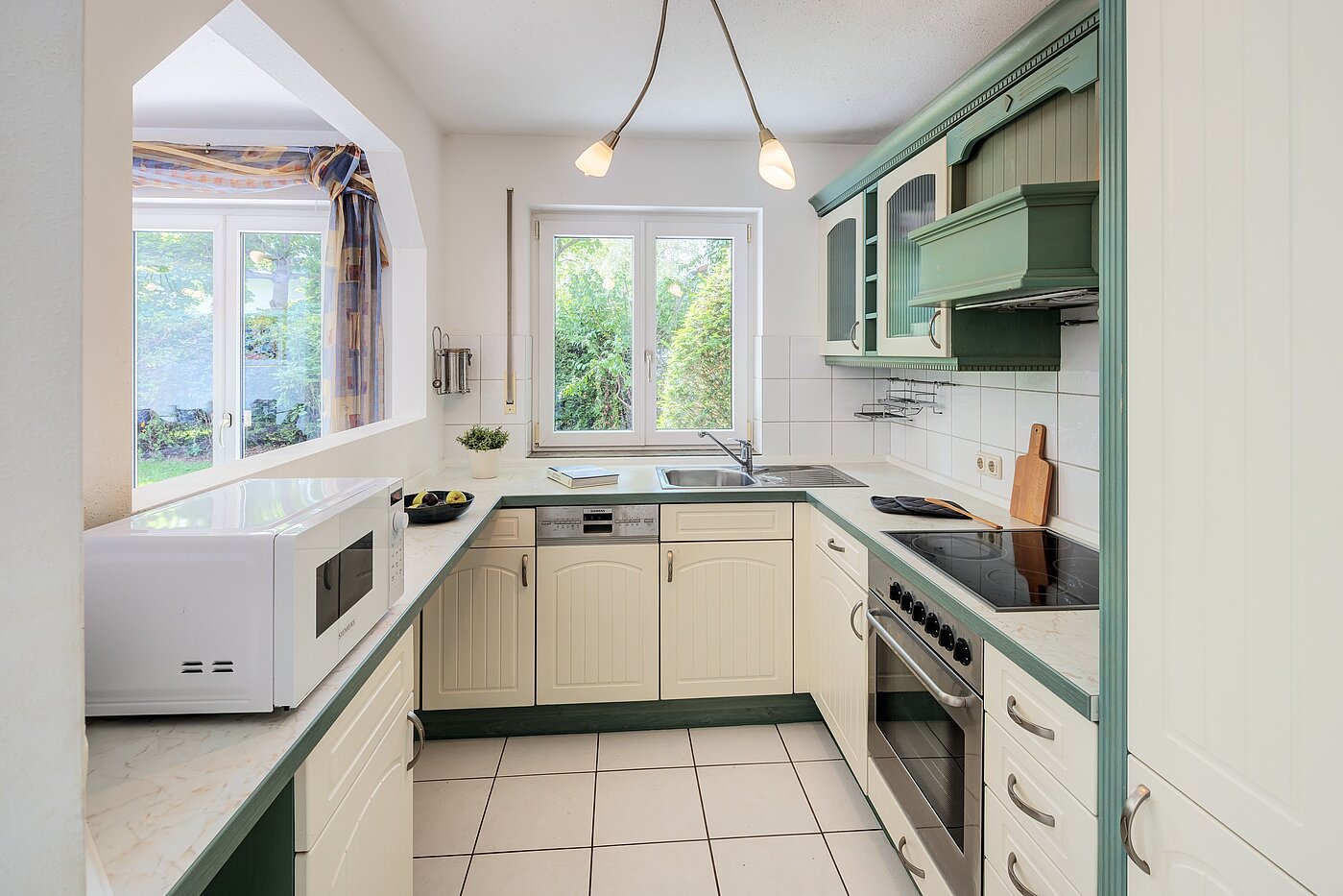 联排别墅 与 5 房间 | München-Trudering | 70269 | Küche mit Fenster