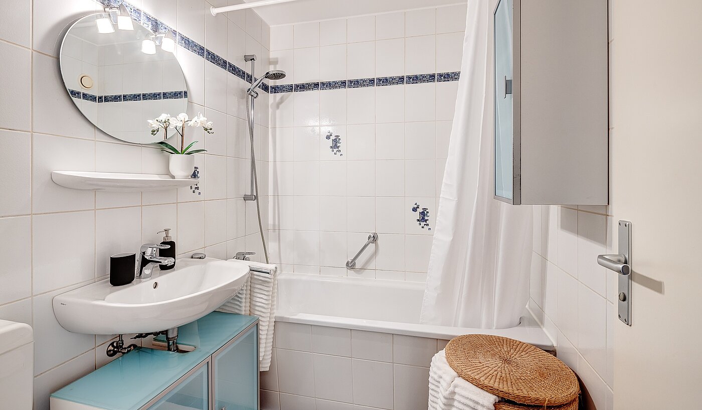 多层公寓 与 3.5 房间 | Haar | 2201ML5 | Helles Bad mit Badewanne