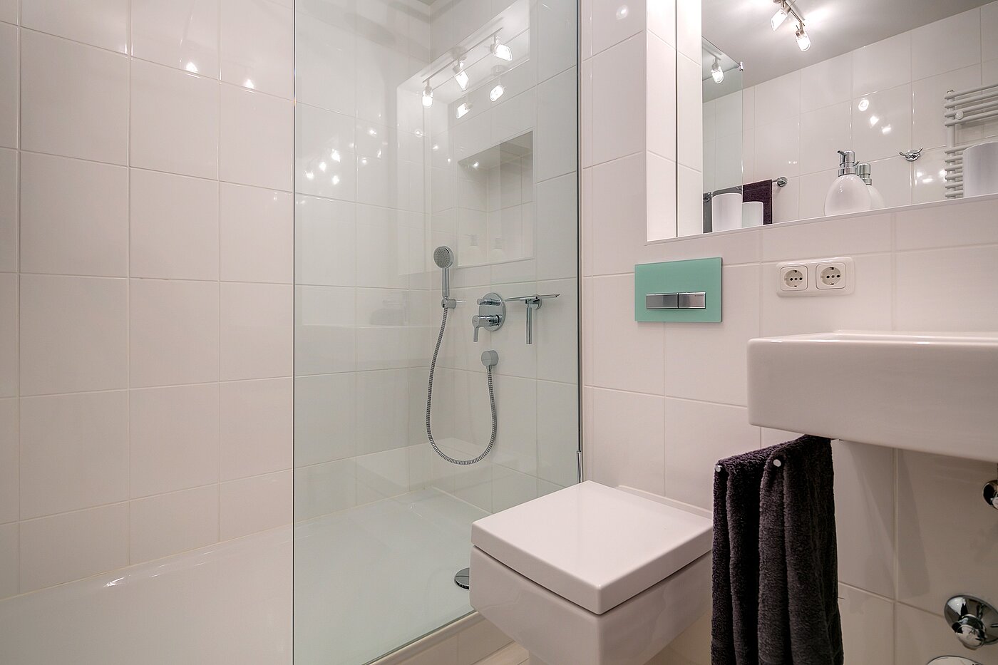 多层公寓 与 2 房间 | München-Schwabing | 70096 | Badezimmer mit Dusche