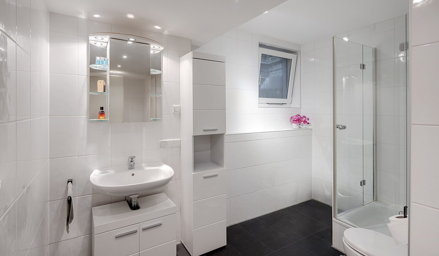 联排别墅 与 5 房间 | Unterföhring | 70119 | Zweites Duschbad im UG...