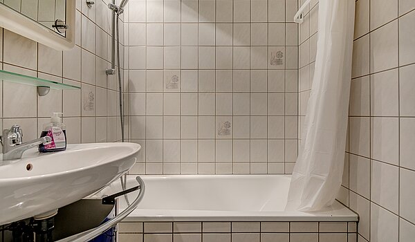 公寓 与 1 房间 | München-Feldmoching | 70484 | Badezimmer