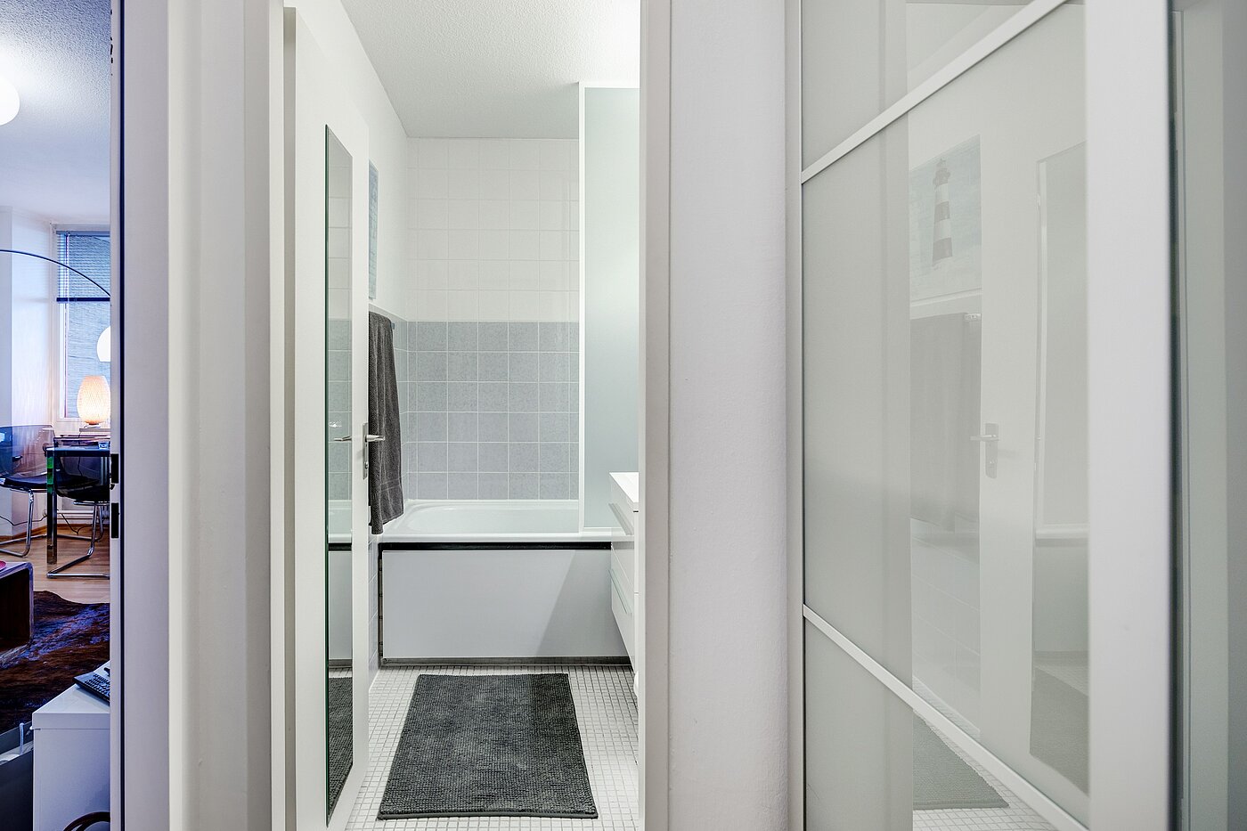 多层公寓 与 1 房间 | München-Laim | 70175 | Flur Richtung Wohnzimmer und Bad