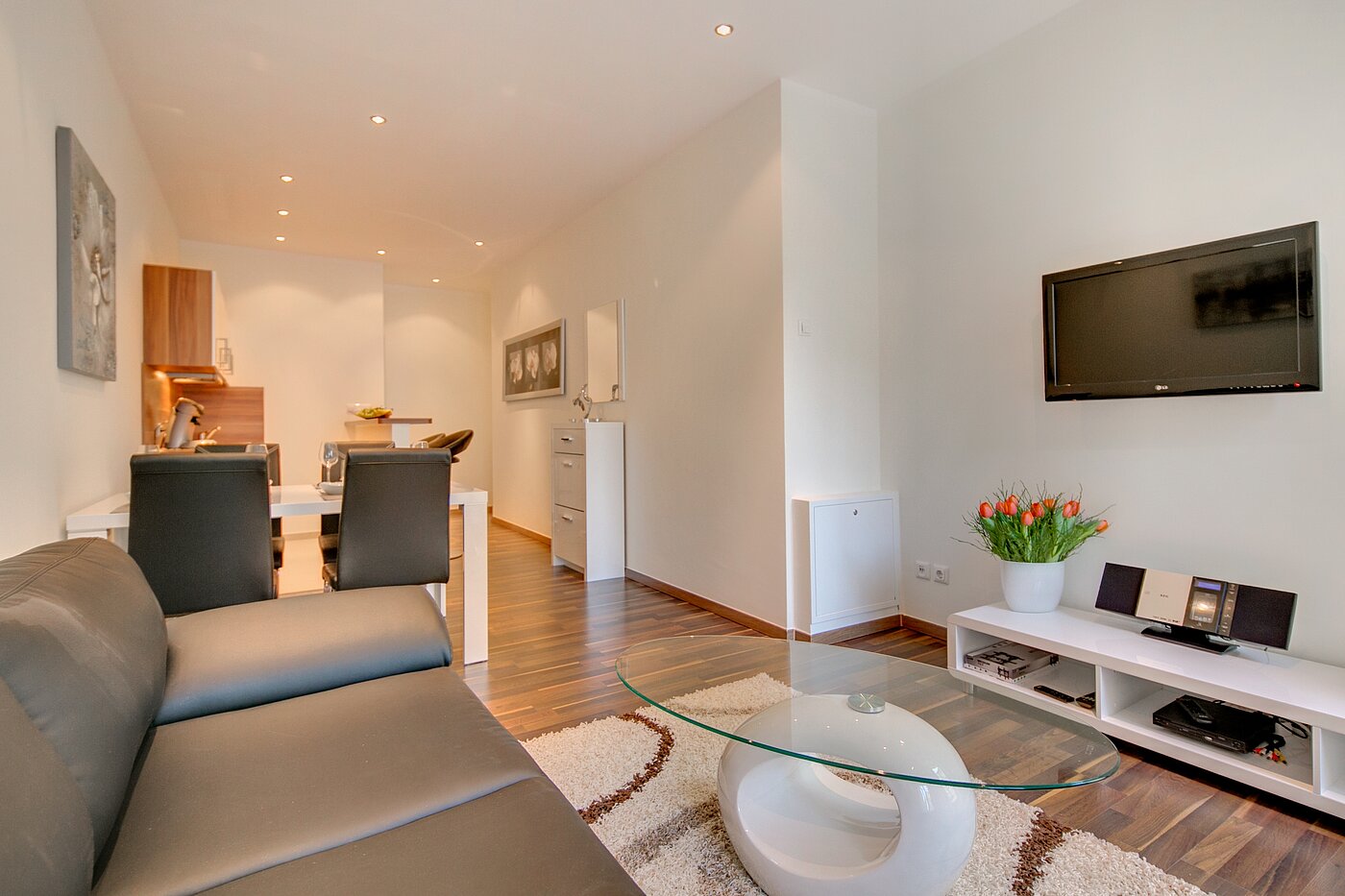 一楼公寓 与 4 房间 | München-Neuhausen | 70471 | Wohnzimmer