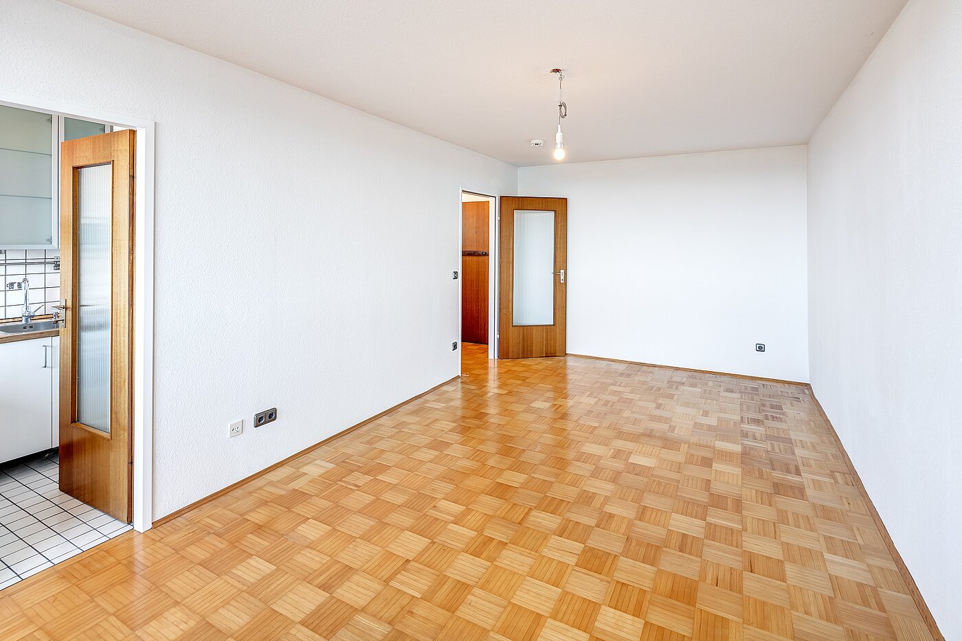 多层公寓 与 1 房间 | München-Laim | 70144 | ...mit Platz zum schlafen und zum essen...