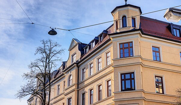 多层公寓 与 2 房间 | München-Isarvorstadt | 703031 | Erker mit Volutengiebeln