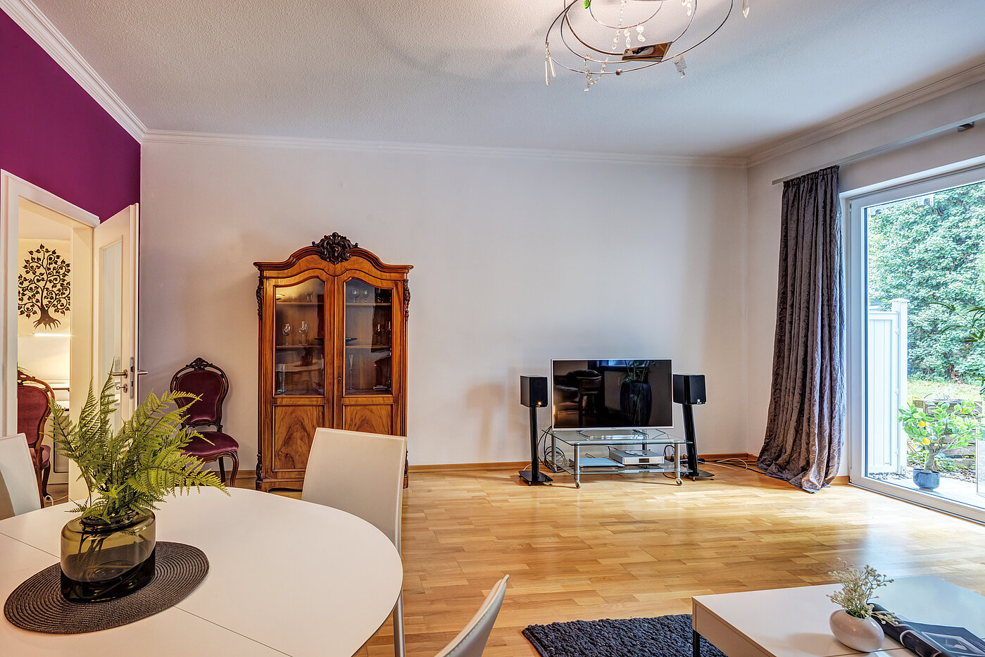 一楼公寓 与 2 房间 | München-Schwabing | 70394 | Wohnzimmer