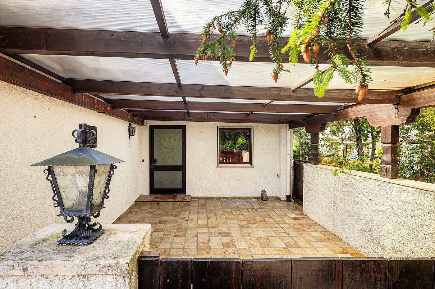 排角屋 与 5 房间 | Penzberg | 701121 | Hauseingang mit Carport