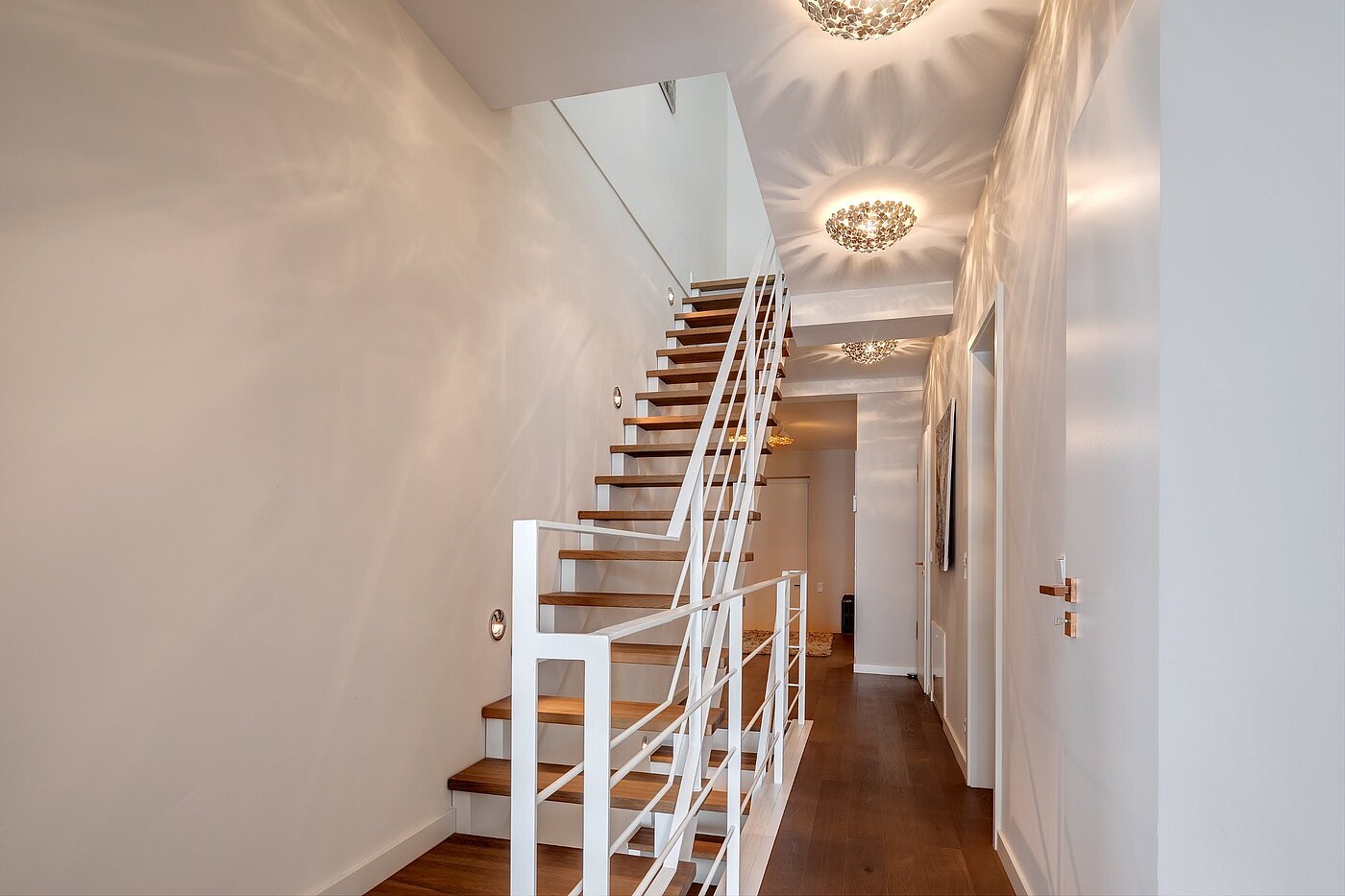 多层公寓 与 5 房间 | München-Maxvorstadt | 1807ML1 | Treppe ins Obergeschoß