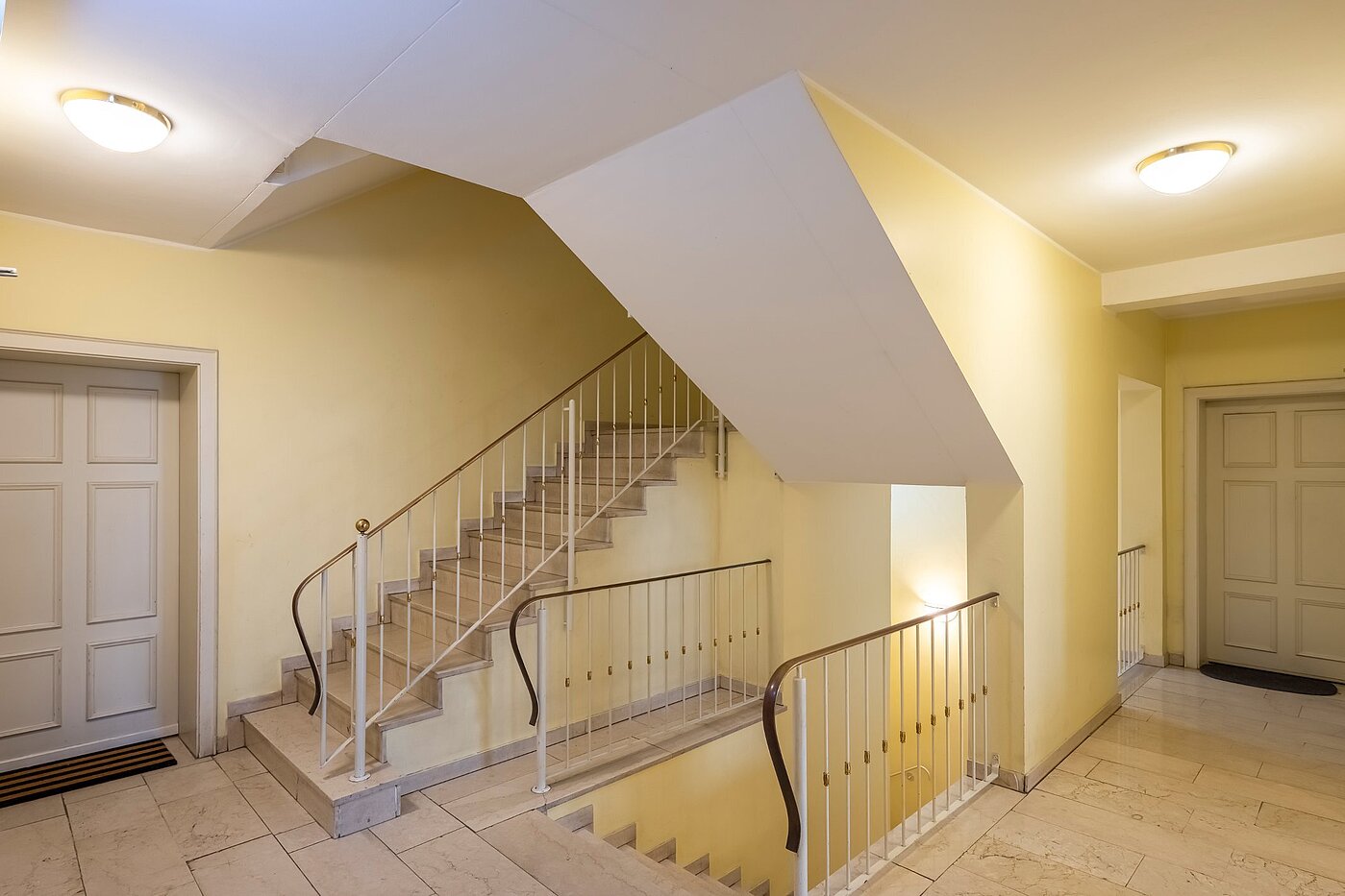多层公寓 与 1 房间 | München-Ludwigsvorstadt | 2108ML5 | Treppenhaus