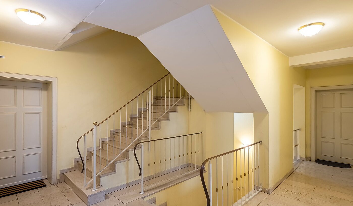 多层公寓 与 1 房间 | München-Ludwigsvorstadt | 2108ML5 | Treppenhaus