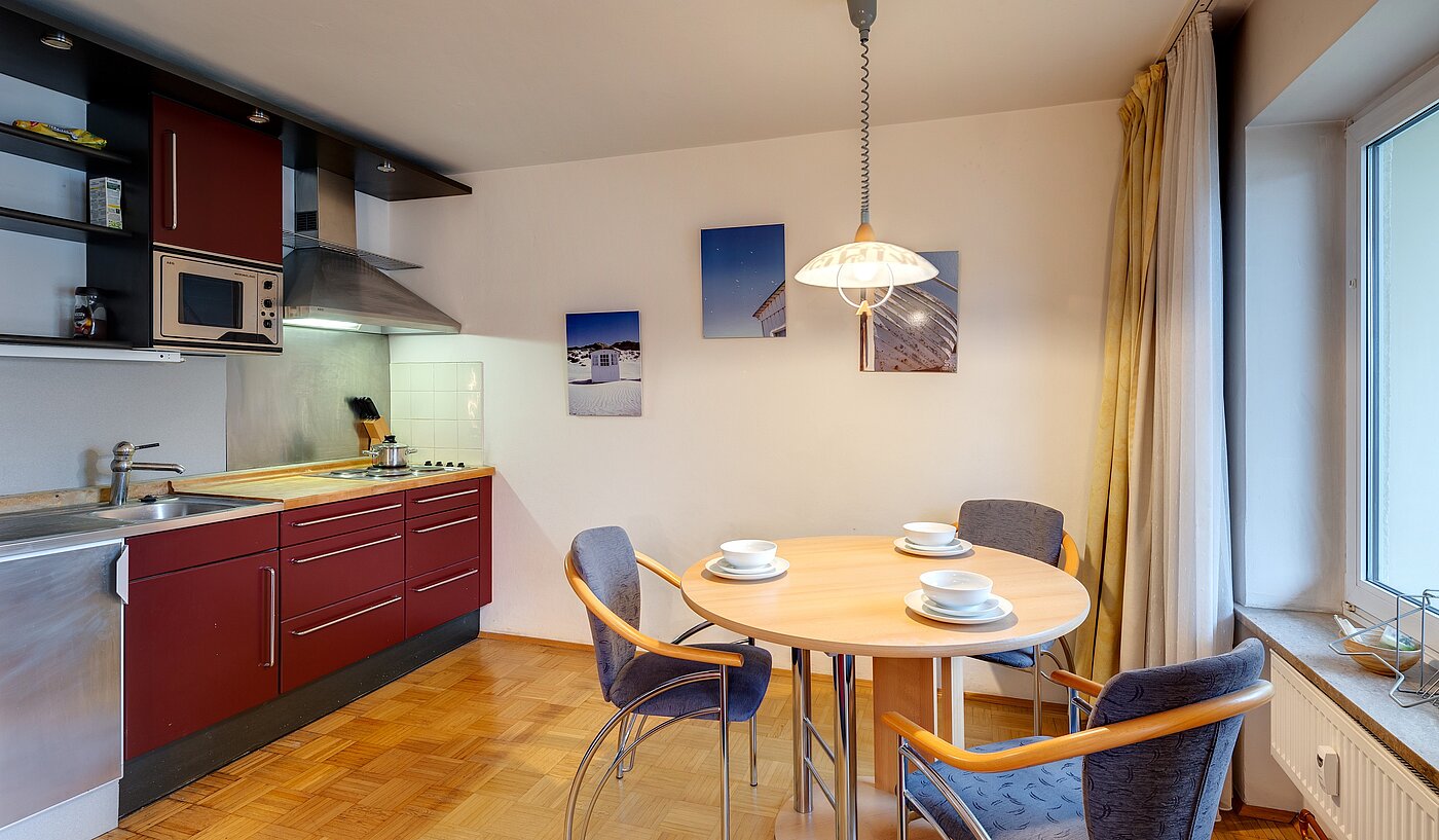 多层公寓 与 1 房间 | Ottobrunn | 2301ML1 | Küchenzeile mit schönem Essplatz...