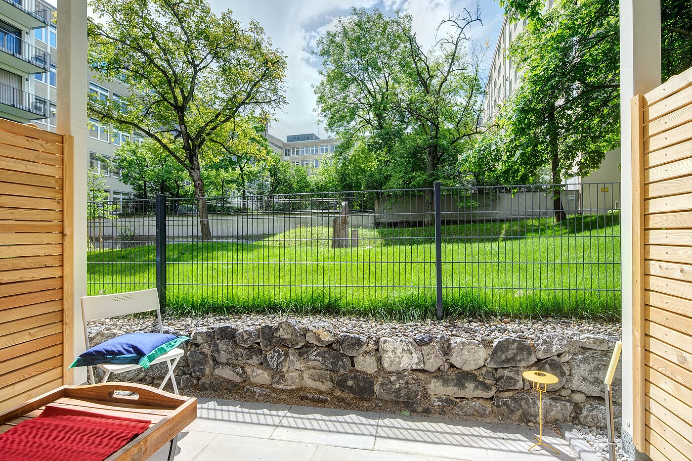 一楼公寓 与 1 房间 | München-Bogenhausen | 2301ML3 | Terrasse mit Ausblick im Sommer