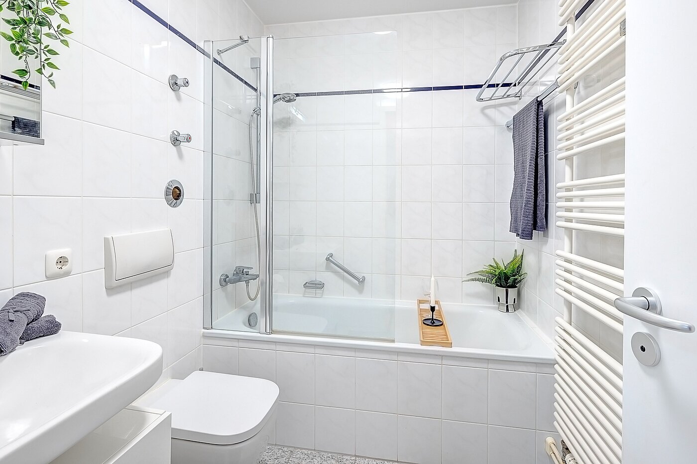 多层公寓 与 2 房间 | München-Maxvorstadt | 70001 | Weißes Wannenbad