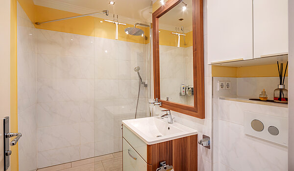 公寓 与 1 房间 | München-Allach | 70298 | Große Dusche