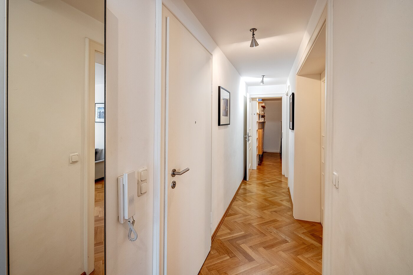 多层公寓 与 3 房间 | München-Schwabing | 2212ML1 | Freundliches Entreé