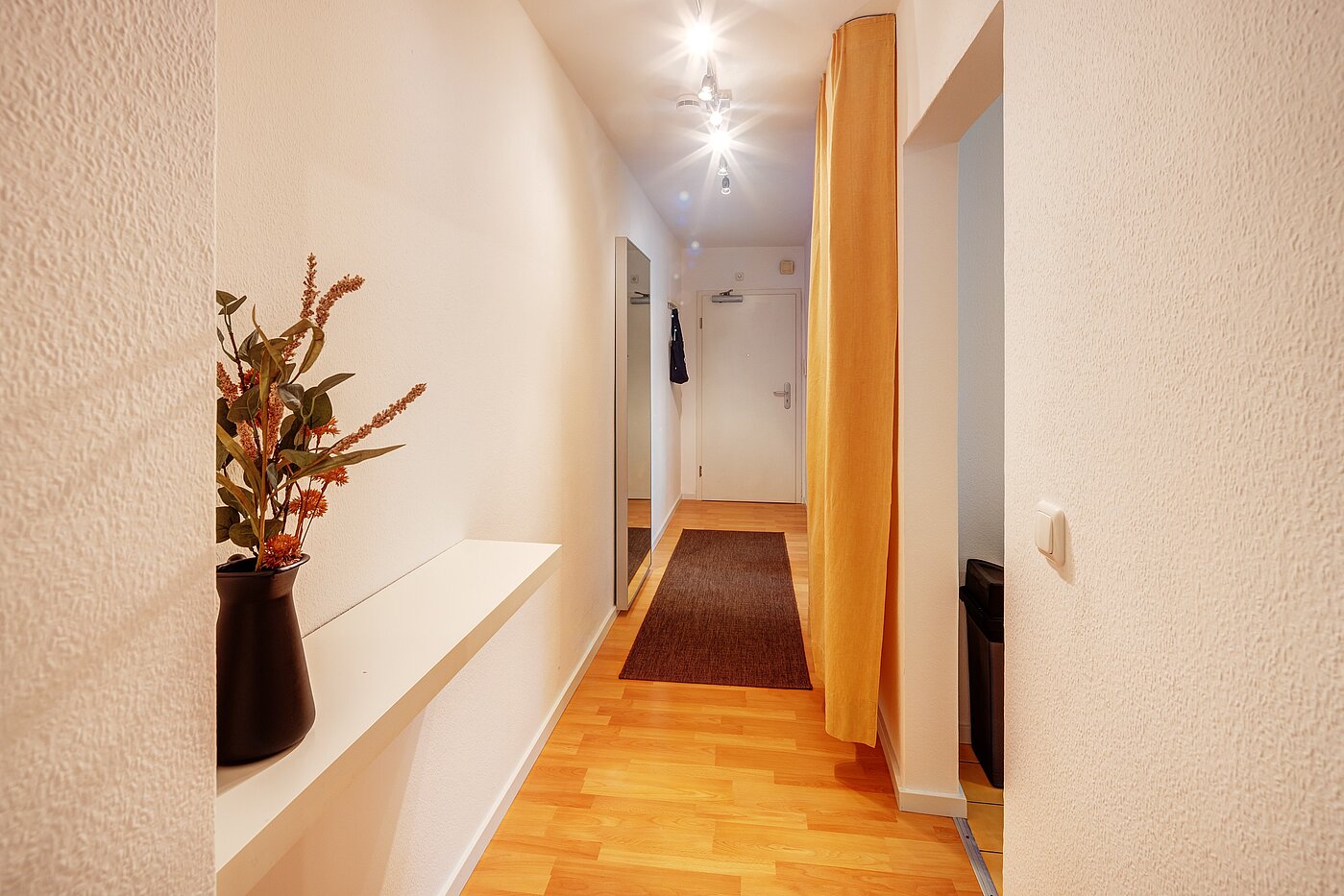 多层公寓 与 2.5 房间 | München-Isarvorstadt | 70121 | Flur Richtung Eingang