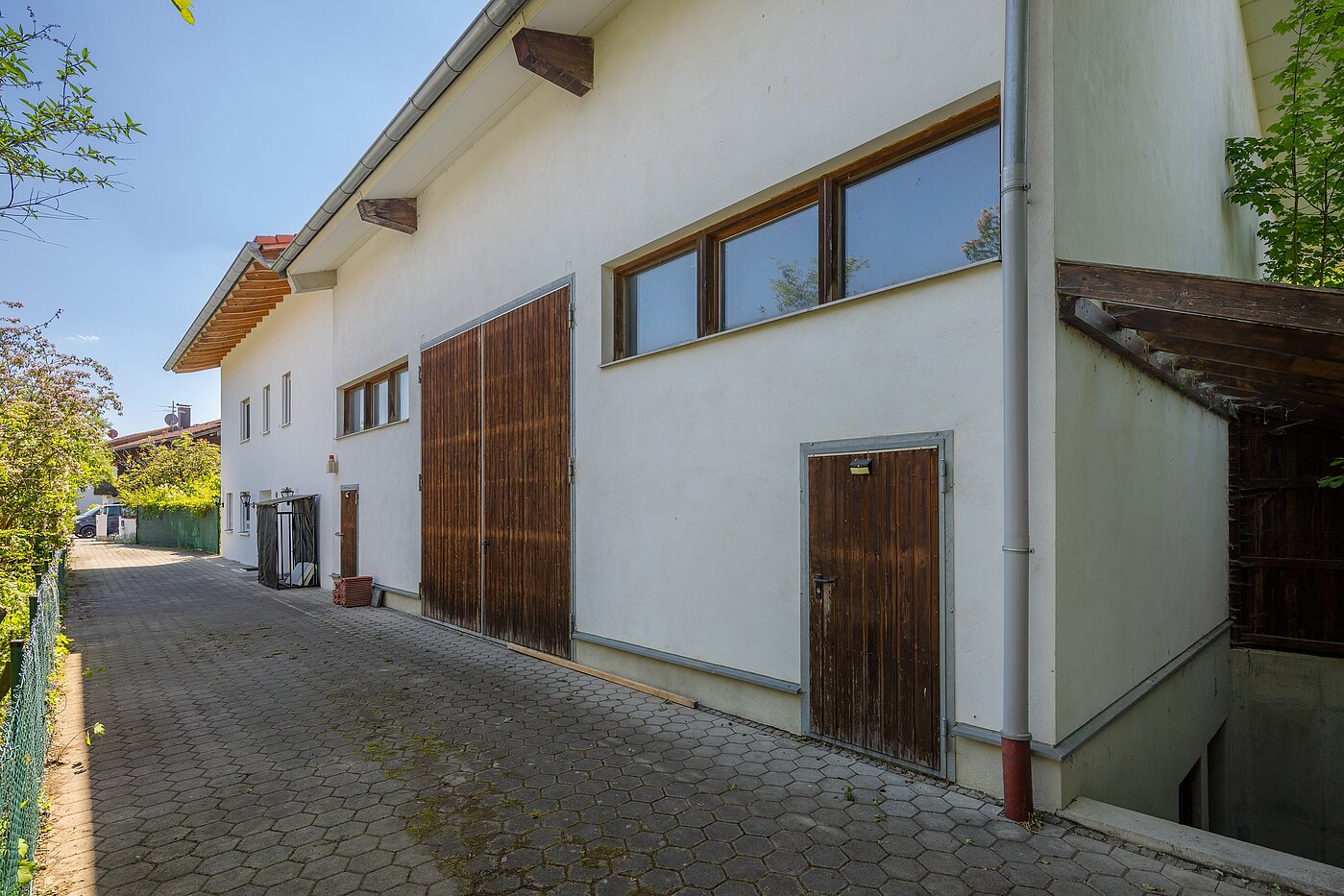 特殊房产 与 9 房间 | 70406 | Eingang Halle und Keller-Halle