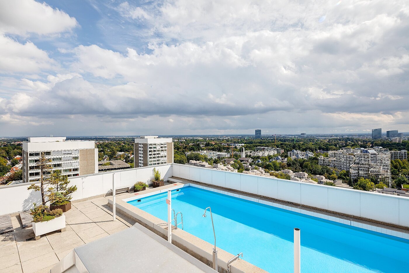 多层公寓 与 1 房间 | München-Bogenhausen | 2103ML6 | Rooftop Pool