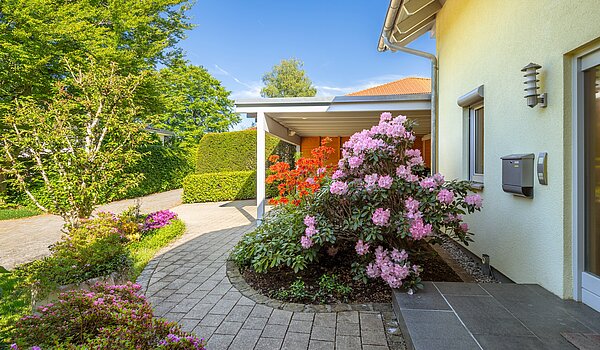 独栋住宅 与 5 房间 | Icking | 70438 | Blühender Vorgarten
