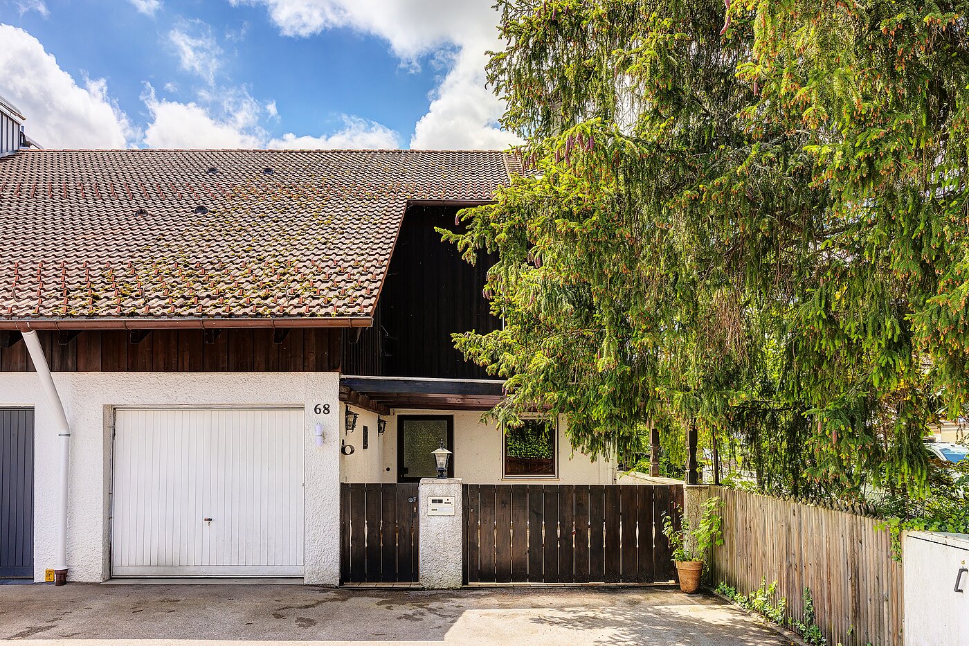 排角屋 与 5 房间 | Penzberg | 701121 | Hausansicht mit Garage