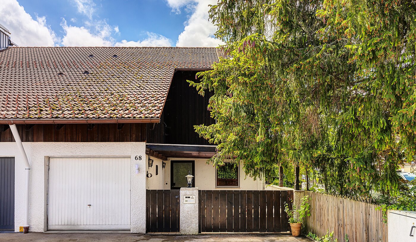 排角屋 与 5 房间 | Penzberg | 701121 | Hausansicht mit Garage