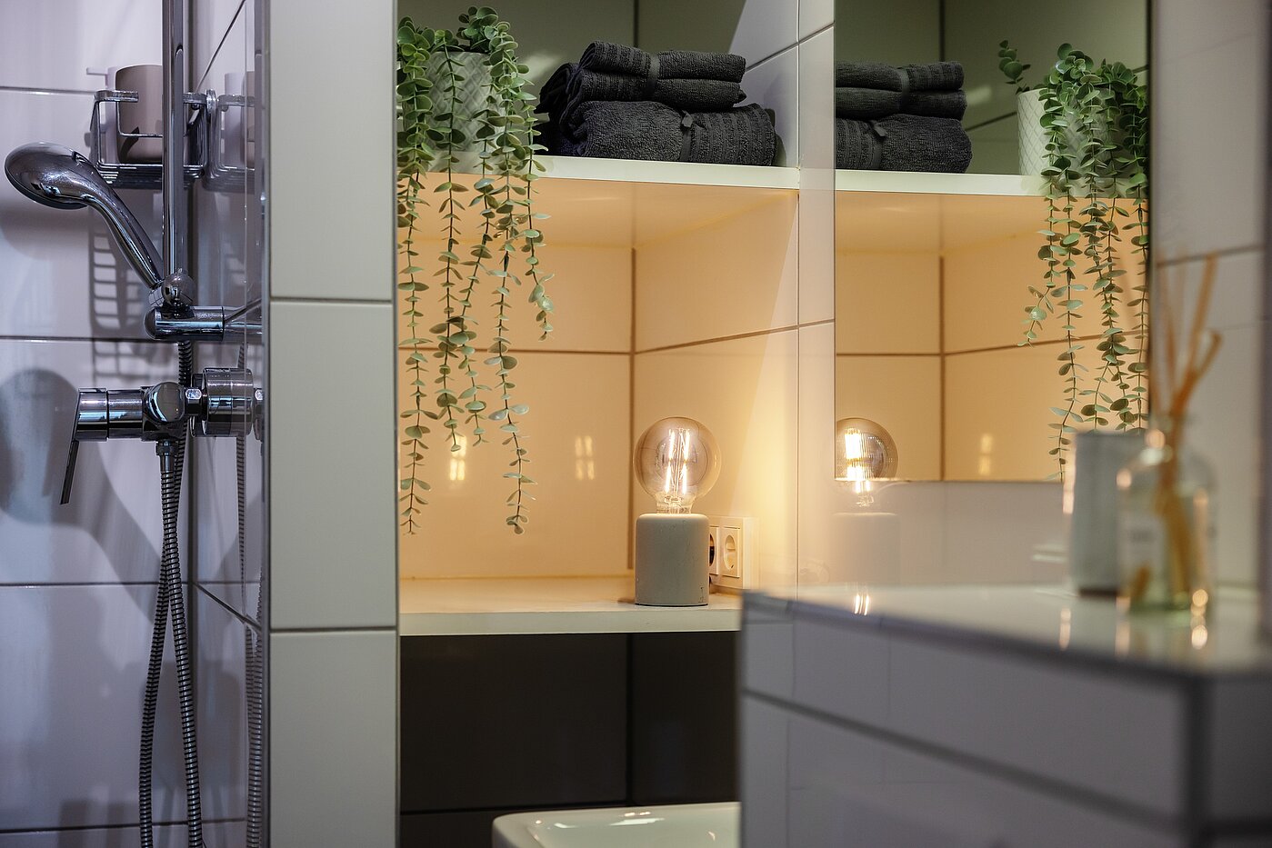 多层公寓 与 1 房间 | München-Maxvorstadt | 70027 | ...modernes Duschbad