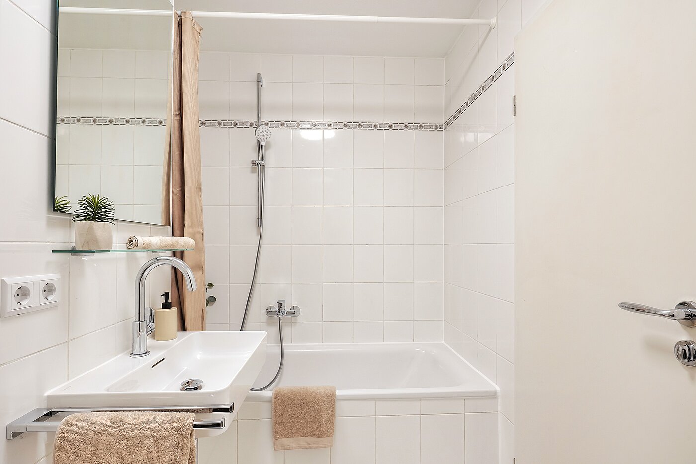 多层公寓 与 2 房间 | München-Laim | 70226 | Badewannenbad mit...