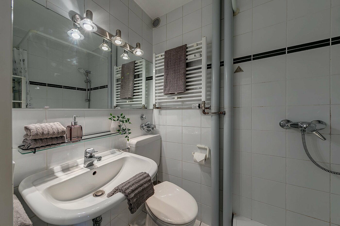 多层公寓 与 1 房间 | München-Englschalking | 1907ML2 | Duschbad