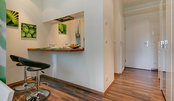 一楼公寓 与 4 房间 | München-Neuhausen | 70471 | ...mit Theke zur Küche