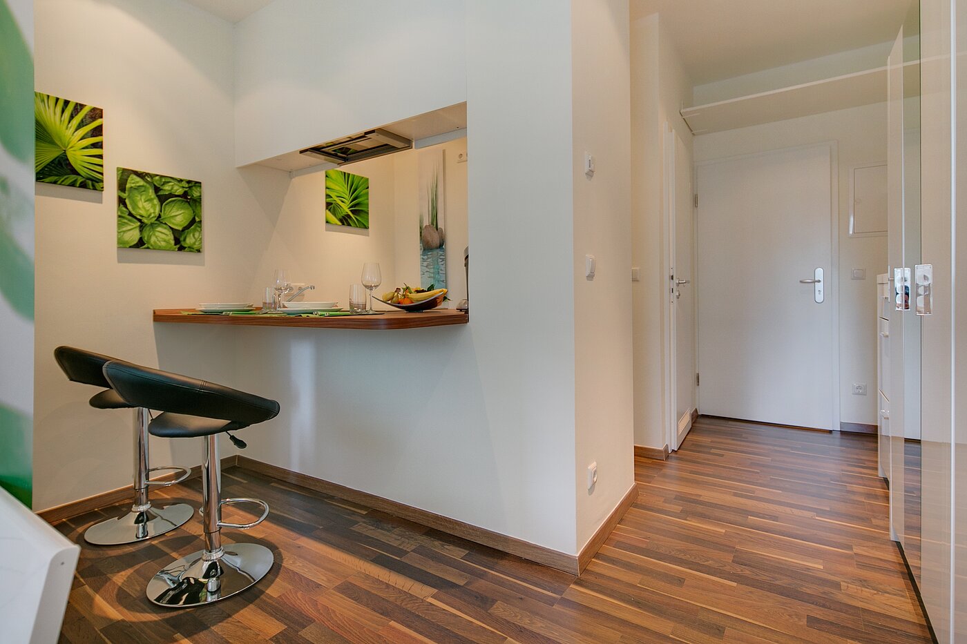 一楼公寓 与 4 房间 | München-Neuhausen | 70471 | ...mit Theke zur Küche