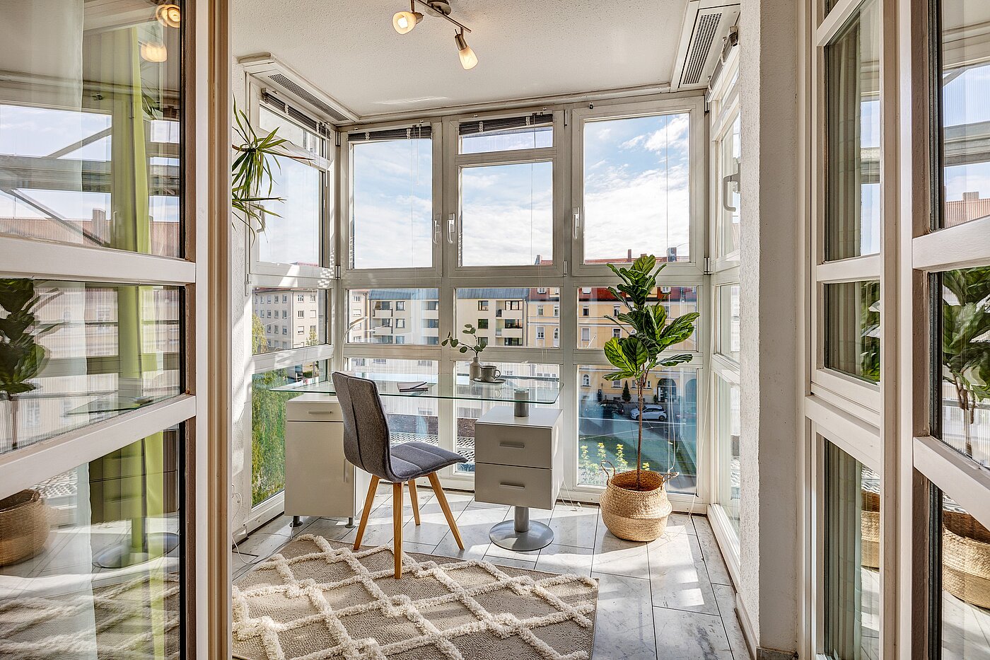 多层公寓 与 2 房间 | München-Schwabing | 2205ML71 | Blick in den Wintergarten mit Arbeitsplatz