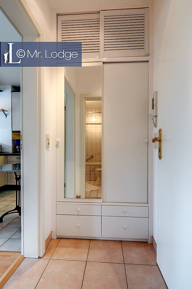 多层公寓 与 1 房间 | München-Untermenzing | 1802ML1 | Diele mit Einbauschrank