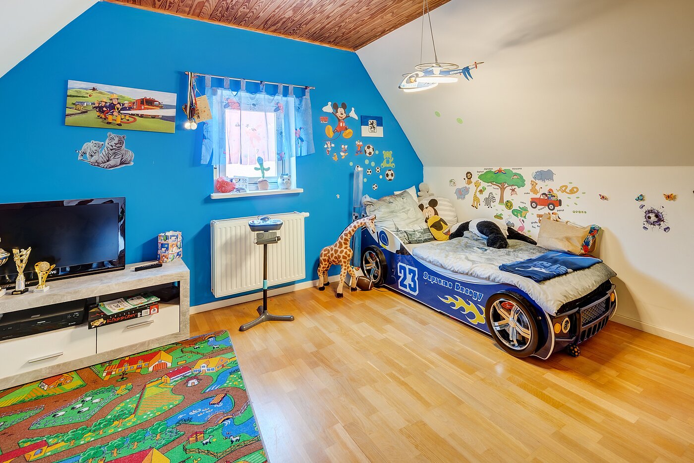 独栋住宅 与 8 房间 | 70229 | Kinderzimmer...