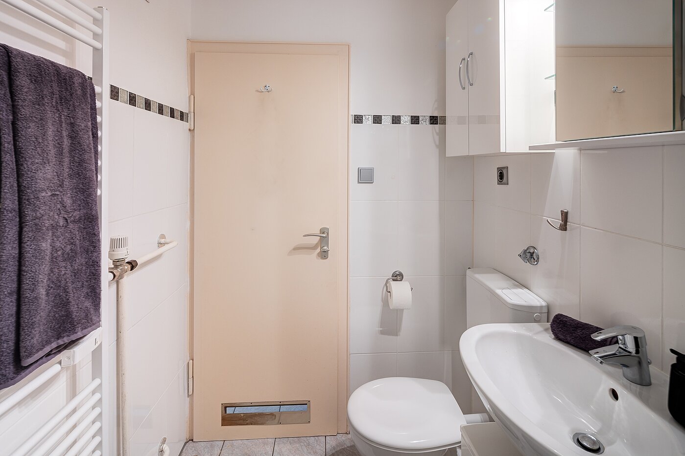 公寓 与 1 房间 | München-Forstenried | 70190 | Geschmackvolles Bad...