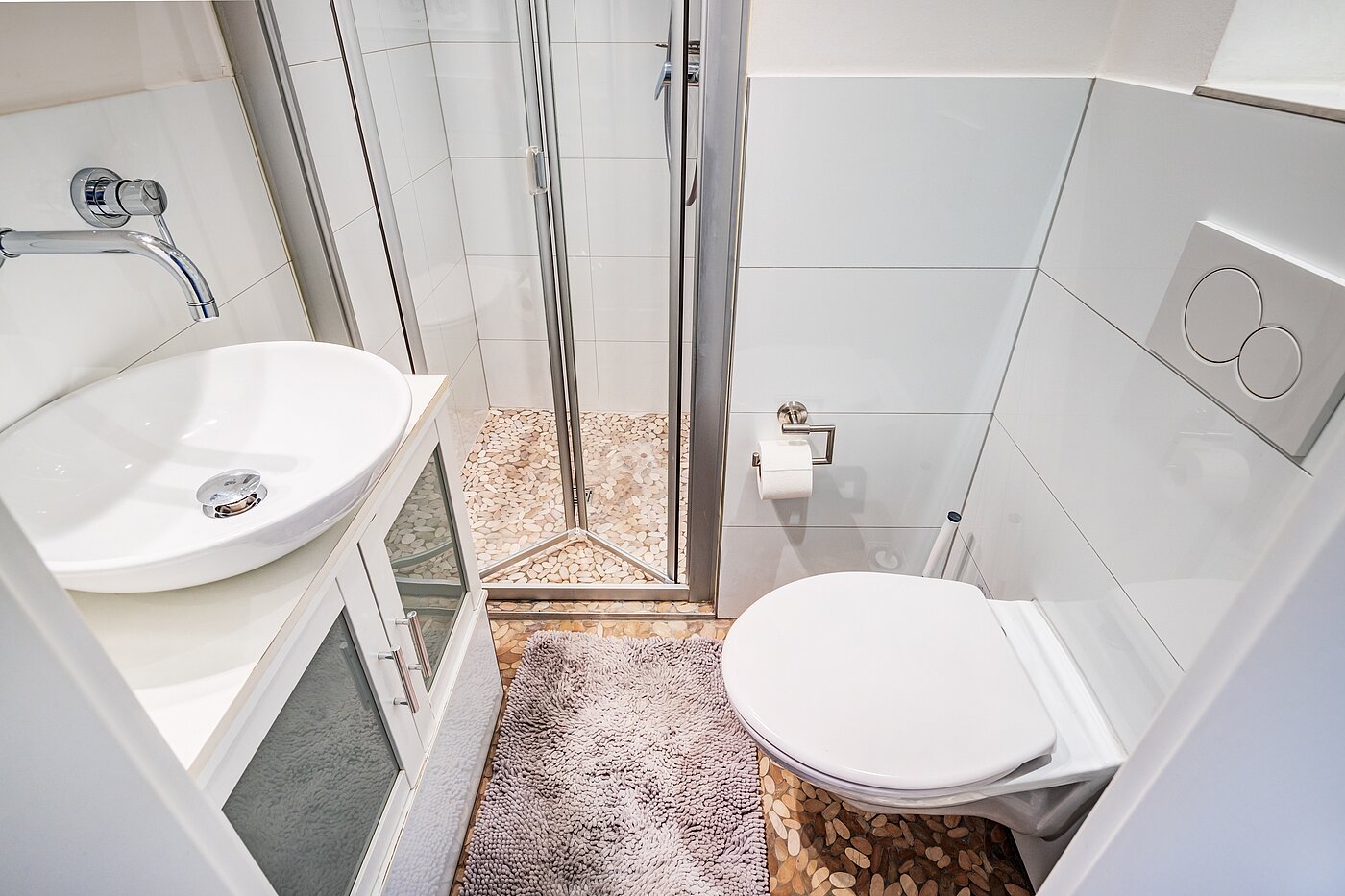 一楼公寓 与 4 房间 | München-Neuhausen | 70471 | Weiß gefliestes Bad...