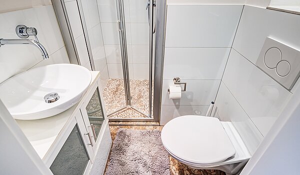 一楼公寓 与 4 房间 | München-Neuhausen | 70471 | Weiß gefliestes Bad...