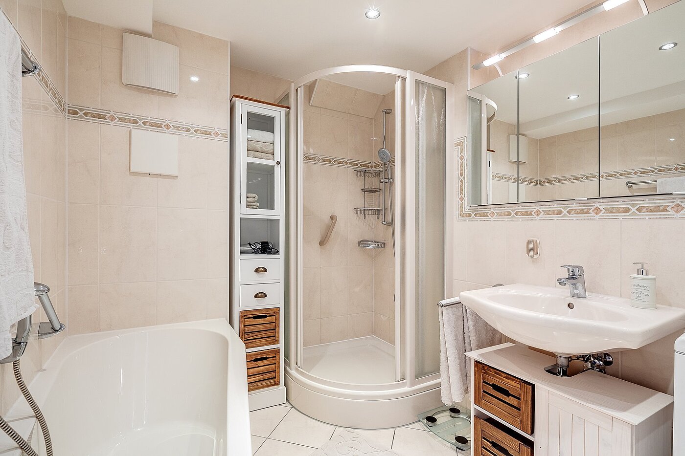 多层公寓 与 2.5 房间 | München-Moosach | 2012ML4 | Helles Bad mit Dusche