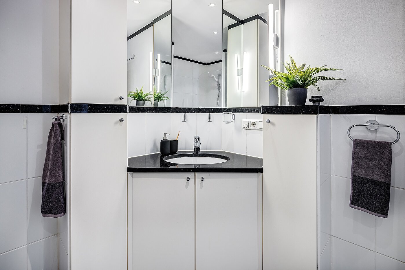 多层公寓 与 3 房间 | München-Schwabing | 2202ML12 | Der Waschtisch geschickt platziert