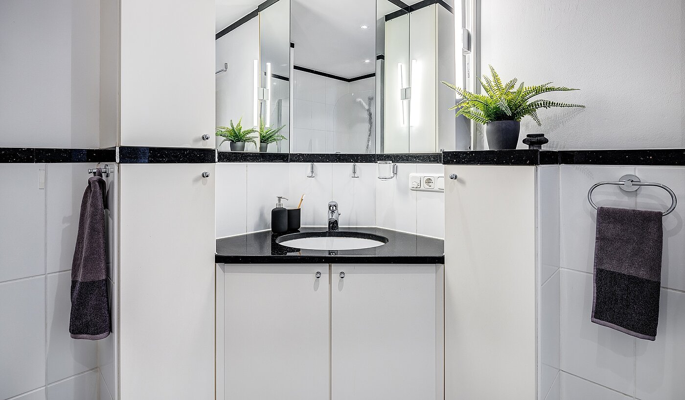 多层公寓 与 3 房间 | München-Schwabing | 2202ML12 | Der Waschtisch geschickt platziert