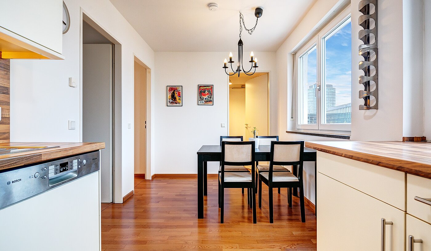 多层公寓 与 2.5 房间 | 70020 | ...mit Fenster und Platz zum Essen