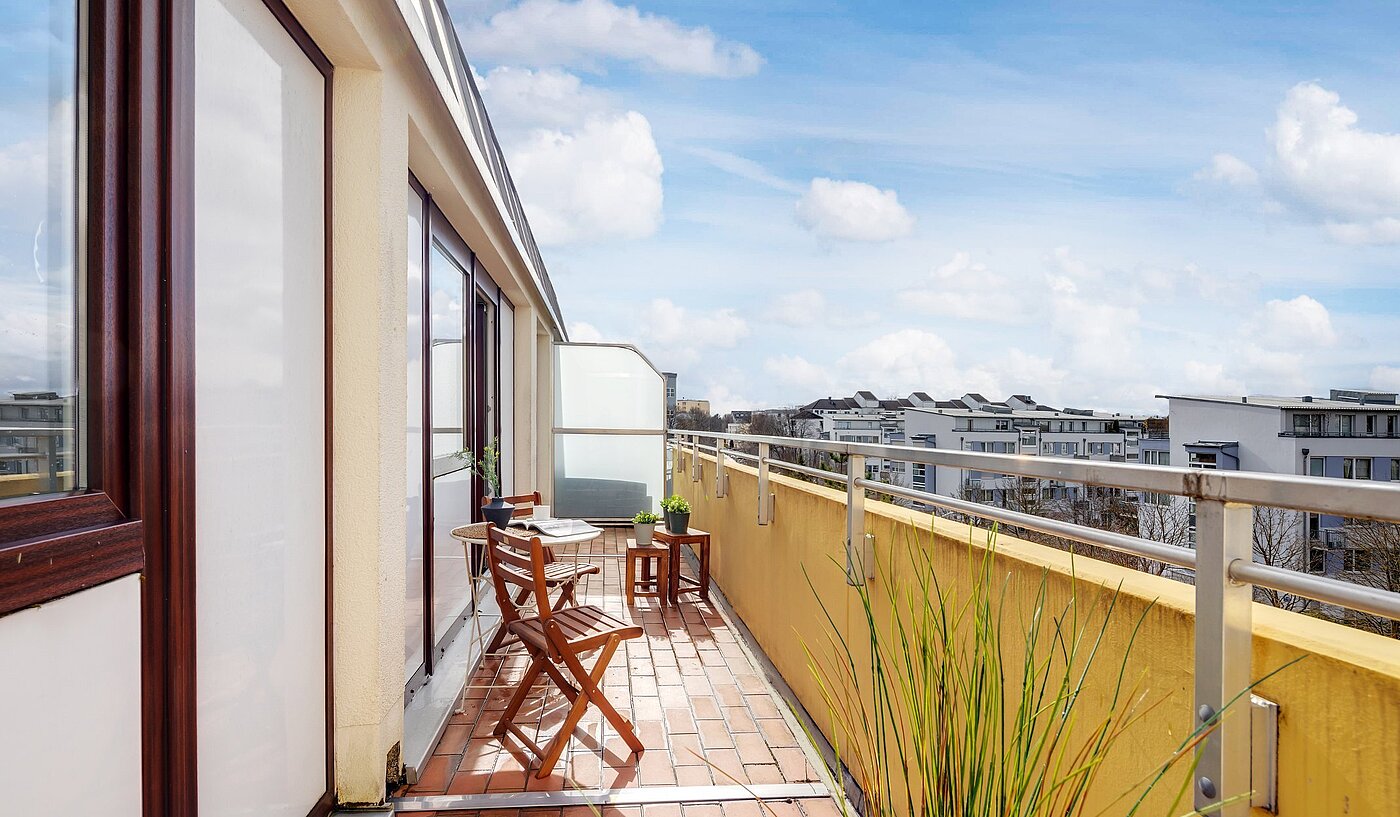 多层公寓 与 2 房间 | München-Oberföhring | 2002ML7 | ...auf dem großen West-Balkon