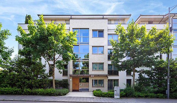 顶层公寓 与 3.5 房间 | München-Oberföhring | 70237 | Ansicht von der Straße