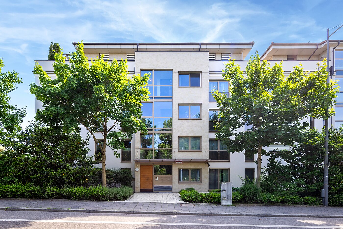 顶层公寓 与 3.5 房间 | München-Oberföhring | 70237 | Ansicht von der Straße
