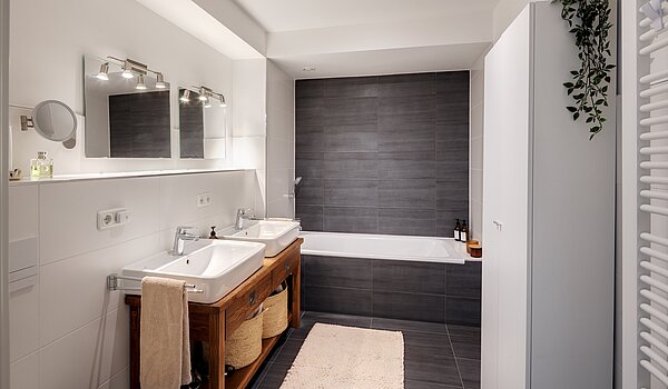 多层公寓 与 3 房间 | München-Ludwigsvorstadt | 70488 | Masterbad mit Wanne