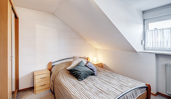 独栋住宅 与 6 房间 | Unterschleißheim | 2209ML7 | Schlafen im Dachgeschoss