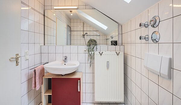 多层公寓 与 2 房间 | Poing | 70373 | Tageslichtbad mit...