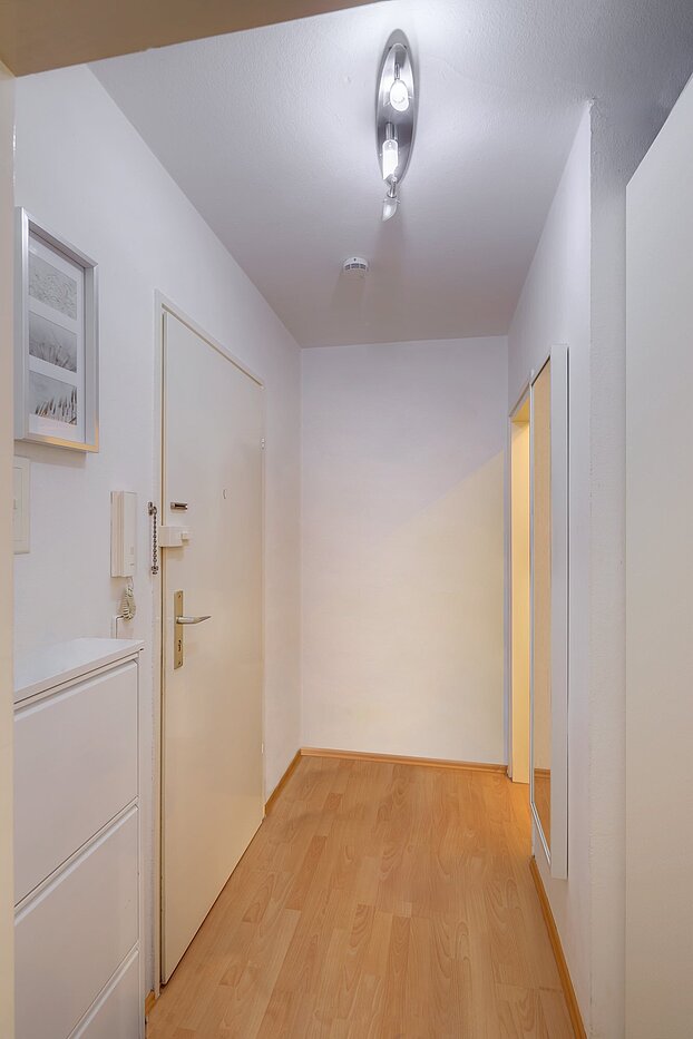 多层公寓 与 1 房间 | München-Obergiesing | 2104ML3 | Flur mit Schrank im Eck